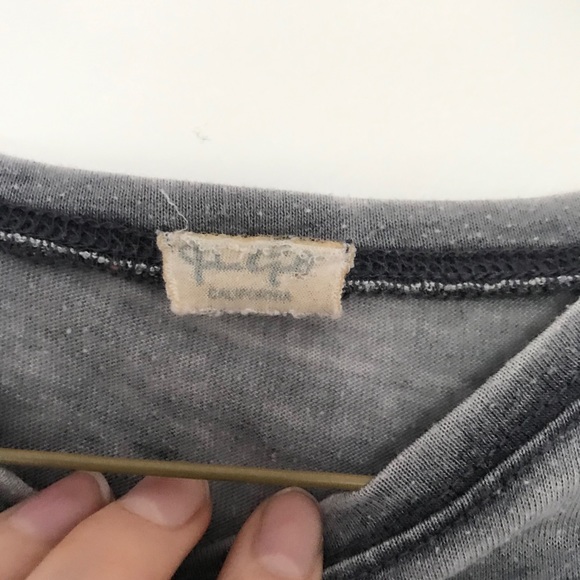 Brandy Melville Cropped Tee - Picture 2 of 2